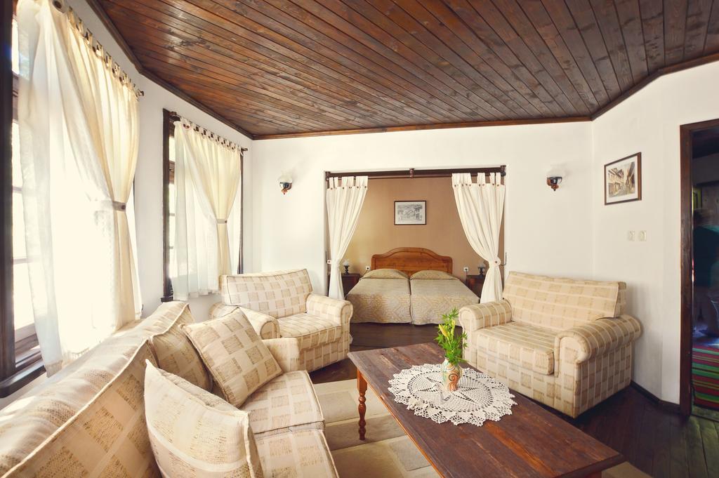 Family Hotel Fenerite Gabrovo Eksteriør billede